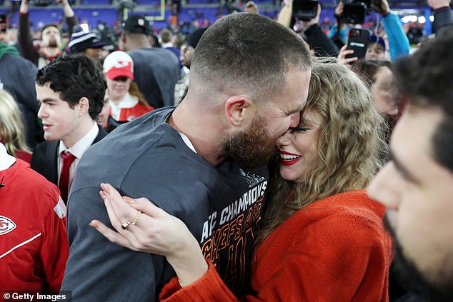 Singer Taylor Swift and boyfriend Travis Kelce pack on the PDA as they share passionate kiss�on�the�field after Kansas�City Chiefs