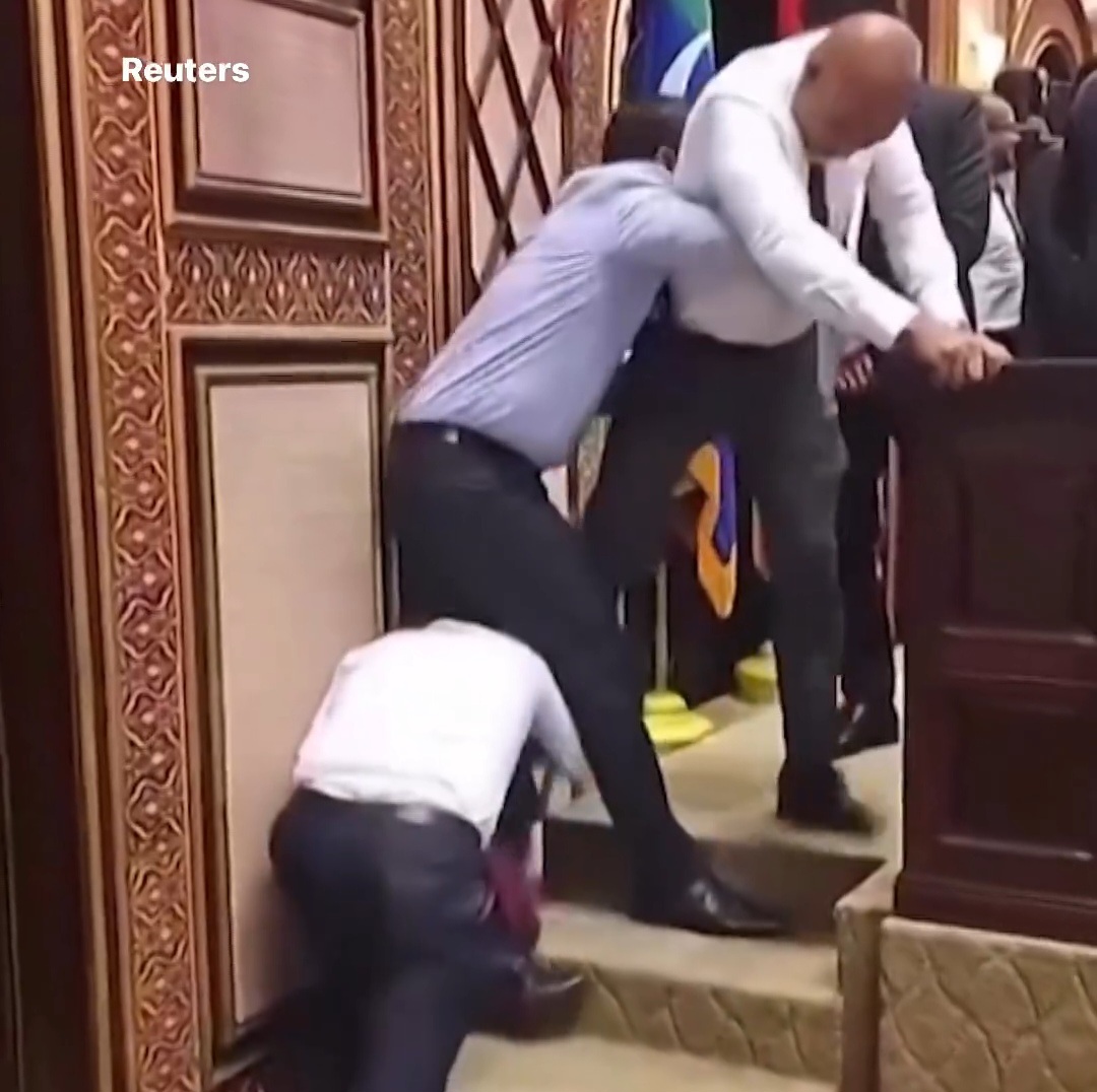 Chaos in Maldives parliament as lawmakers engage in physical fight (video)