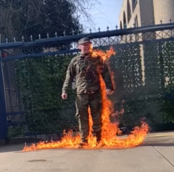 US Air Force member who set himself on fire at Israeli embassy is identified as his last Facebook post gives insight into his action (video)