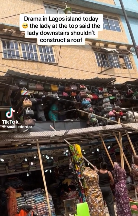 Drama ensues between market neighbours in Lagos Island over construction of a roof