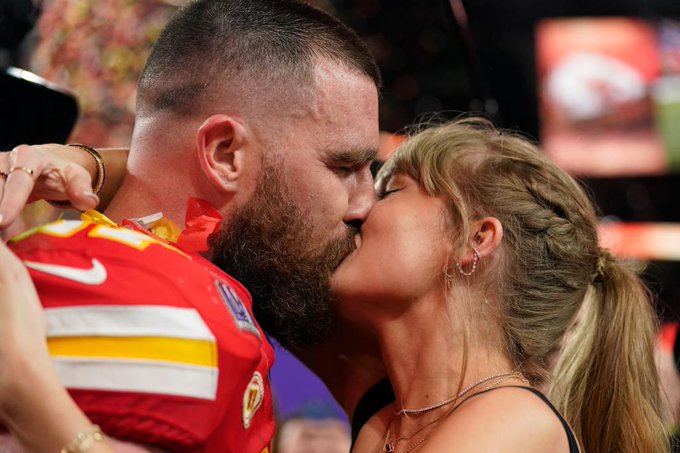 Taylor Swift kisses Travis Kelce on the field after Kansas City Chiefs win the Super Bowl (video)