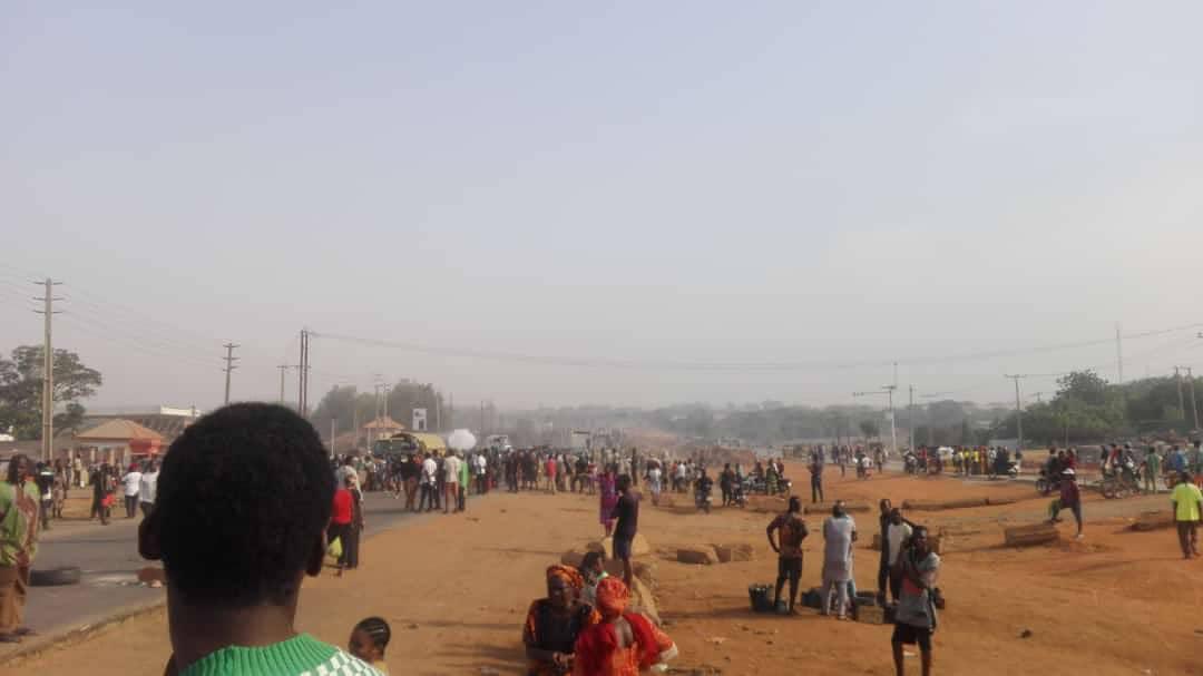 Residents block Kaduna-Abuja highway in protest over kidnapping