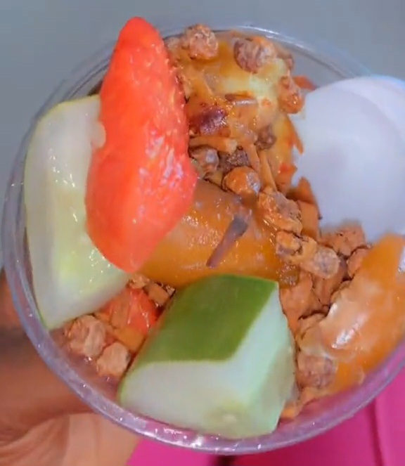 Disappointed customer shares content of the parfait she bought in Ekiti (video)