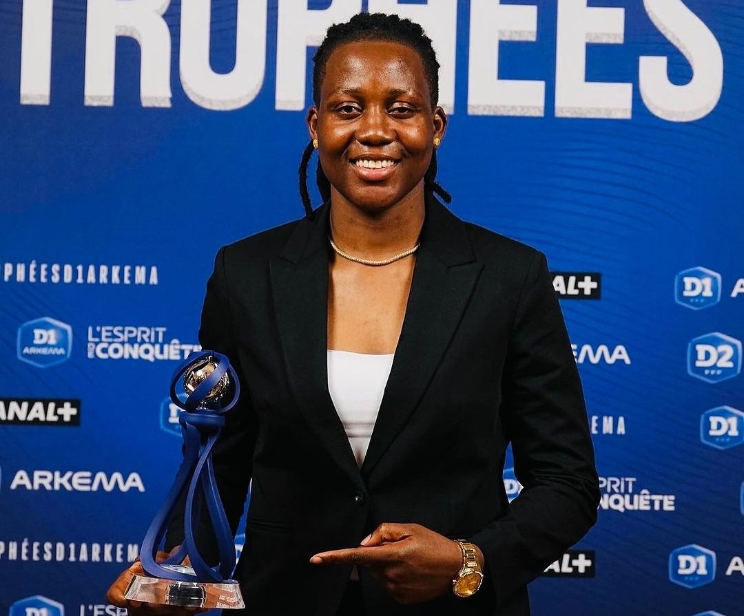 Super Falcons goalie, Chiamaka Nnadozie wins best goalkeeper award in France