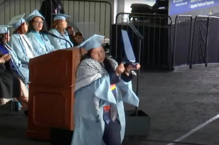 Columbia University student rips US diploma at commencement ceremony in solidarity with Palestine (video)