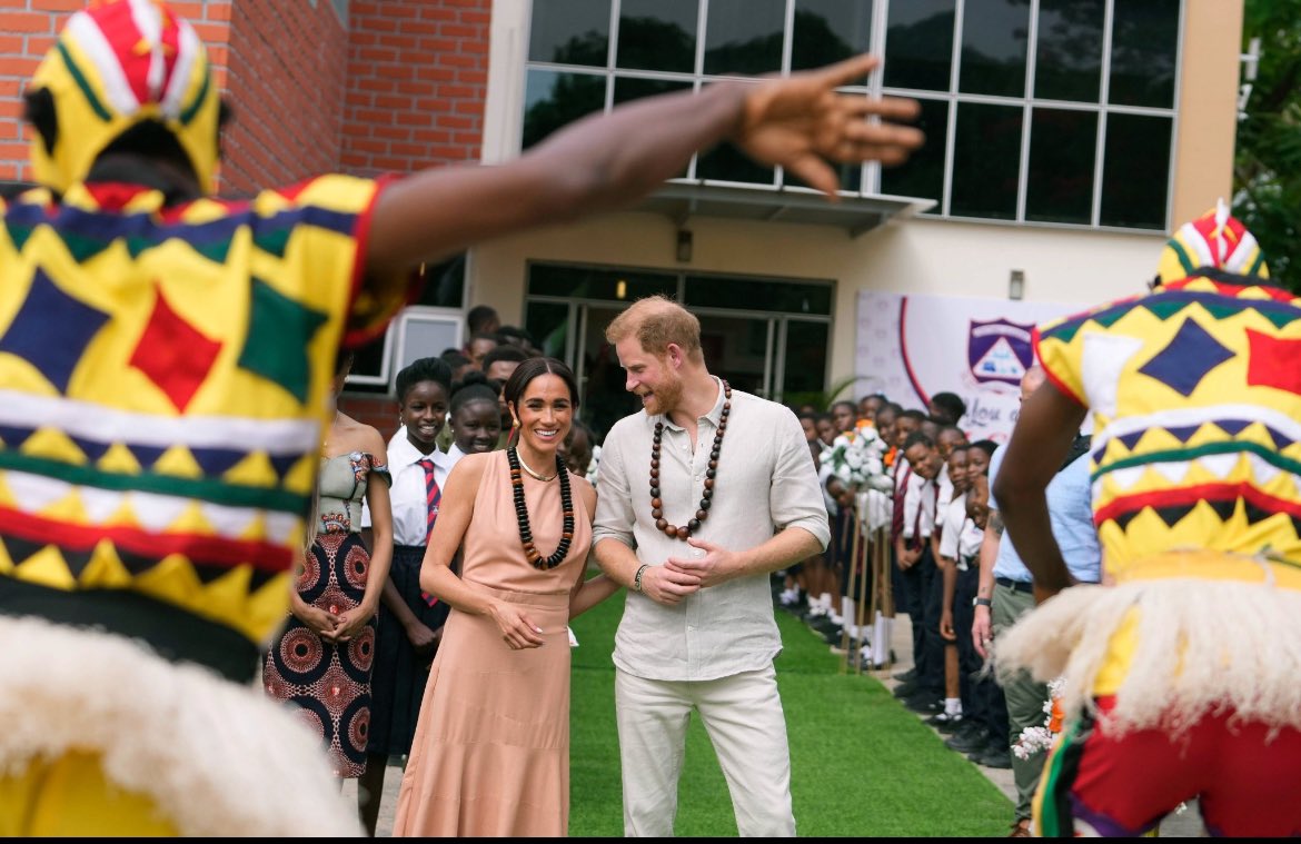 Prince Harry and Meghan Markle visit Abuja school as they arrive Nigeria (photos/video)