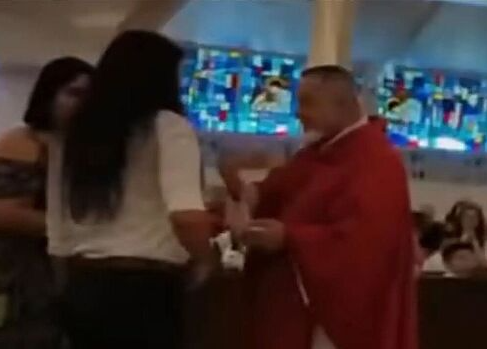Catholic Priest bites woman while giving Holy Communion during Mass (photos/video)