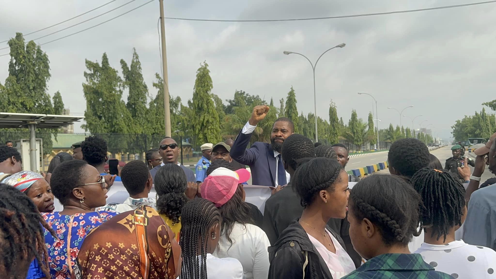 Alleged cyber crime: Groups storm police headquarters in Abuja, demand release of detained journalist, Daniel Ojukwu