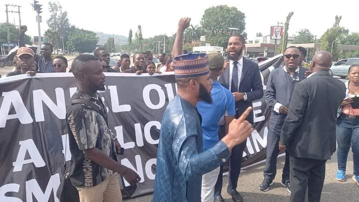 Alleged cyber crime: Groups storm police headquarters in Abuja, demand release of detained journalist, Daniel Ojukwu