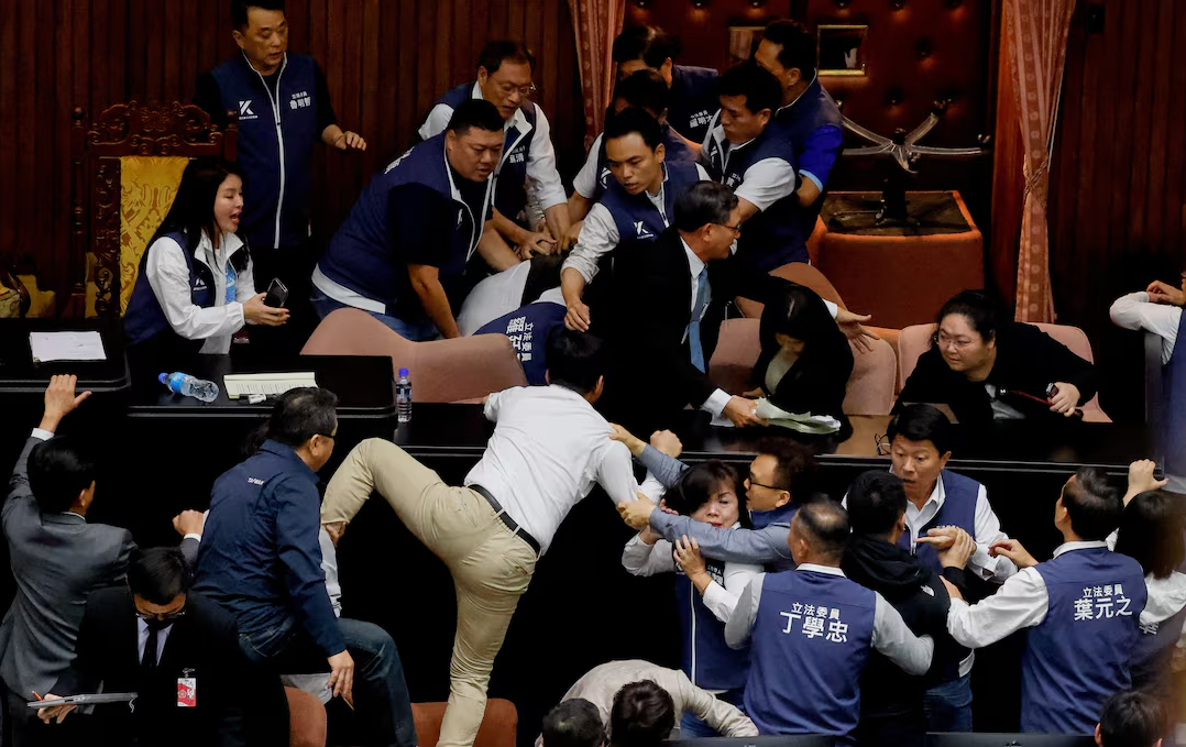 Taiwan lawmakers tackle each other and exchange blows in bitter dispute over parliament reforms (video)