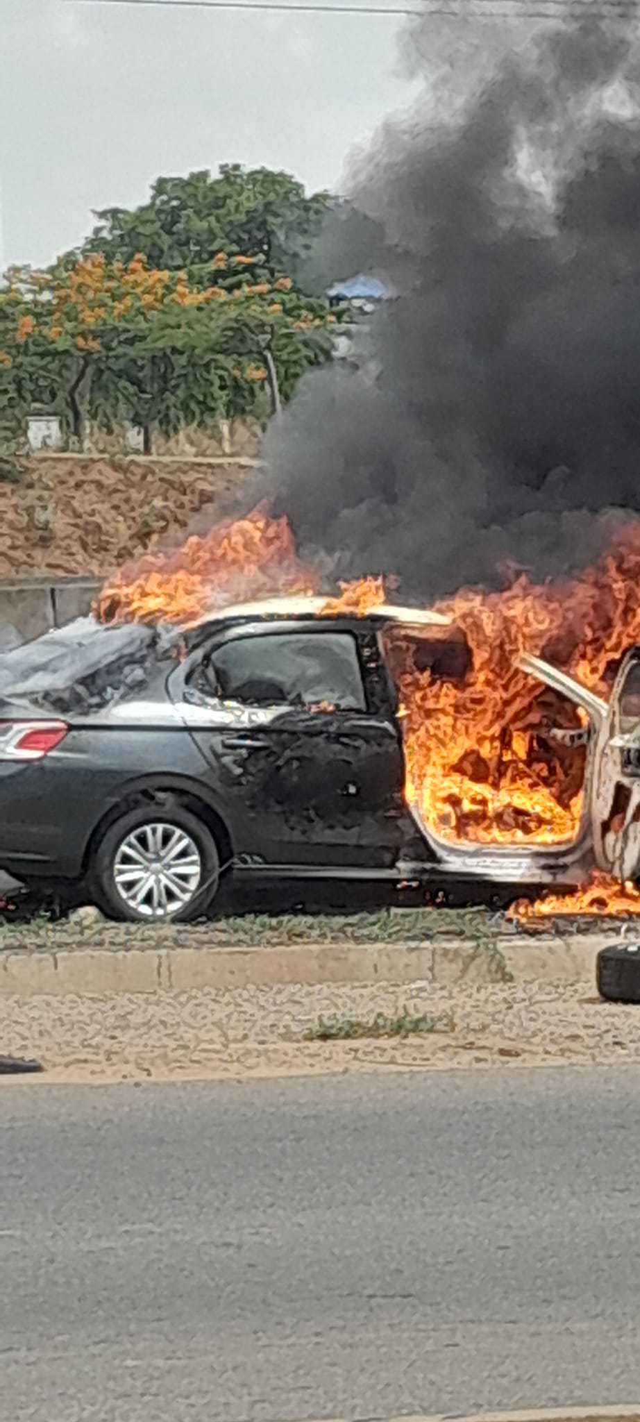 Fire guts car on Abuja airport road (video)