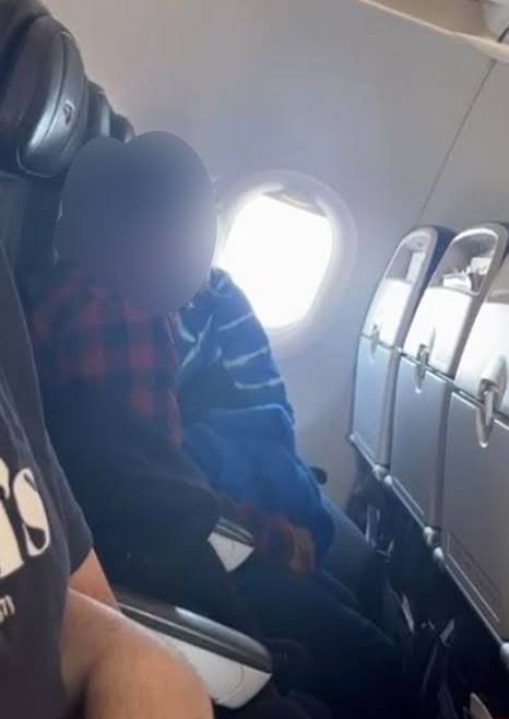 Couple caught having s3x on British Airways flight in front of passengers (video)