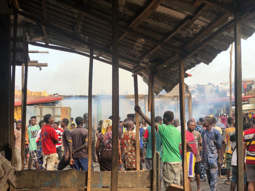 Market set on fire as hoodlums clash in Lagos (video)